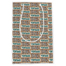 Född 1962 i en medelstor presentväska