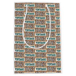 Född 1963 i en medelstor presentväska