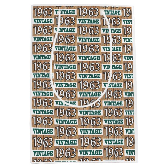 Född 1963 i en medelstor presentväska (Framsidan)