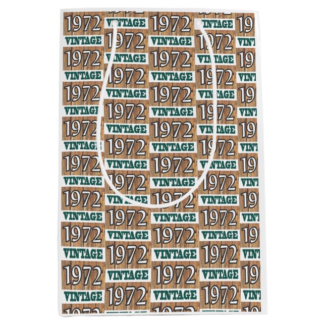 Född 1972 i en medelstor presentväska (Framsidan)