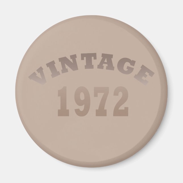 Född 1972 på vintagen magnet (Framsidan)