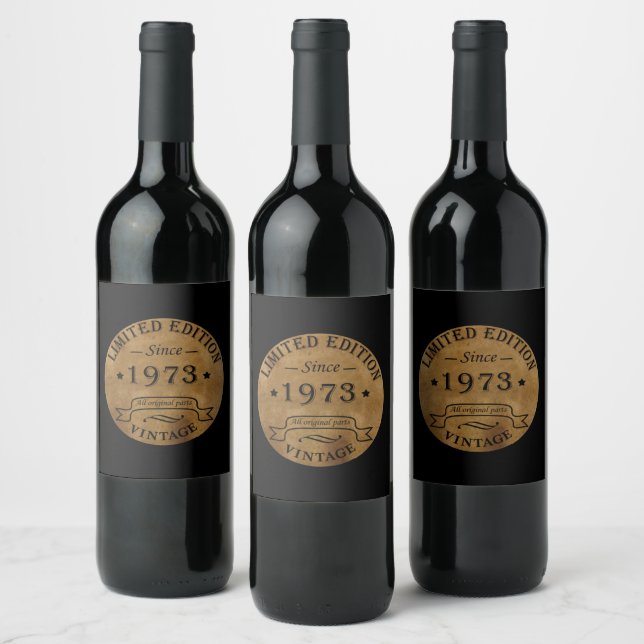 Född 1973 födelsedagsvariant vinflaska etikett (Flaskor)