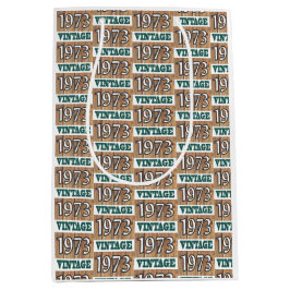 Född 1973 i en medelstor presentväska