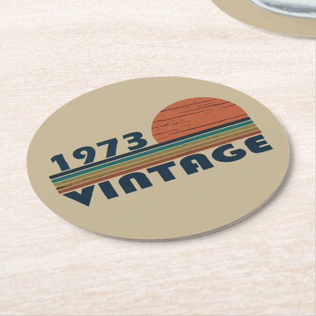Född 1973 vintagens födelsedagspresent underlägg papper rund (Vinklad)