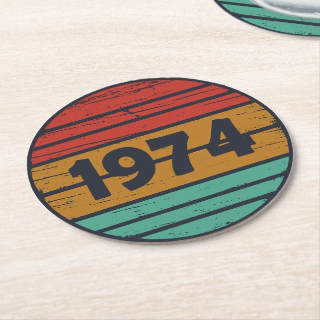 Född 1974 födelsedagsfest underlägg papper rund (Vinklad)