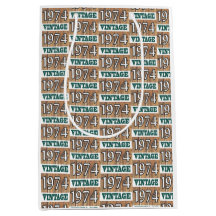 Född 1974 i en medelstor presentväska