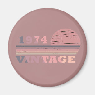 född 1974 vintagens rosa och lila magnet