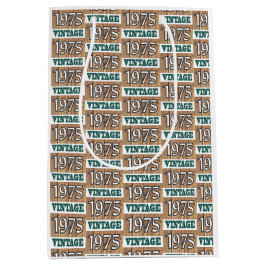 Född 1975 i en medelstor presentväska