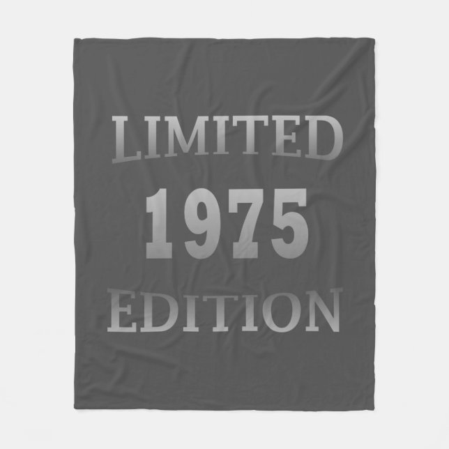Född 1975 limited edition födelsedagspresent fleecefilt (Framsidan)