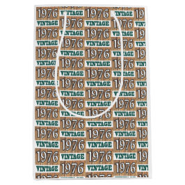 Född 1976 i en medelstor presentväska