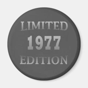 Född 1977, begränsad utgåva magnet