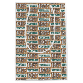 Född 1977 i en medelstor presentväska