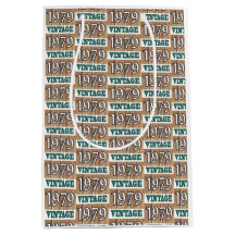 Född 1979 i en medelstor presentväska