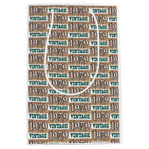 Född 1979 i en medelstor presentväska