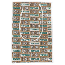 Född 1980 i en medelstor presentväska