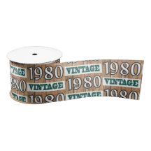 Född 1980 på satin