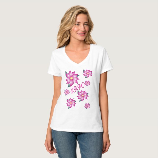 Född 1990 Rosa Blommig T-Shirt (Hel framsida)