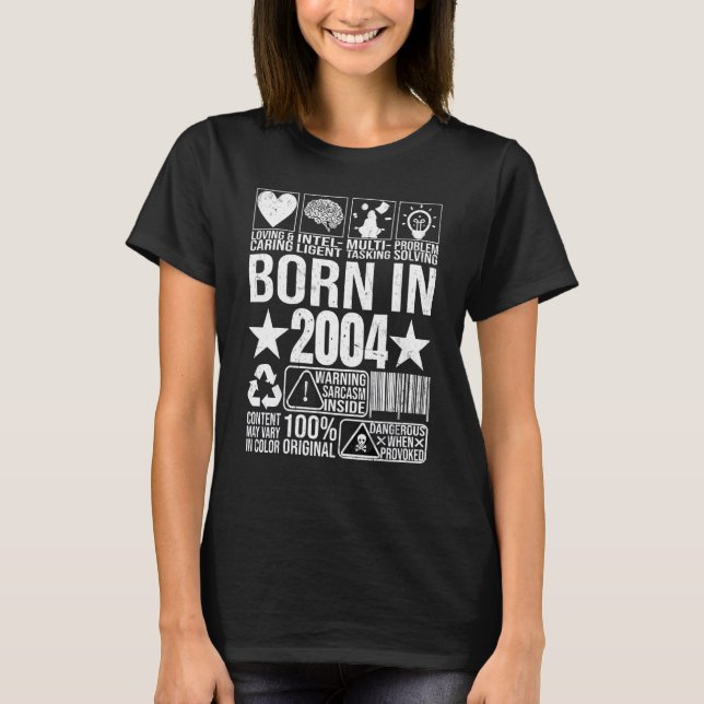 Född 2004 Innehåll Varningsetikett Barcode Birthda T Shirt (Framsida)