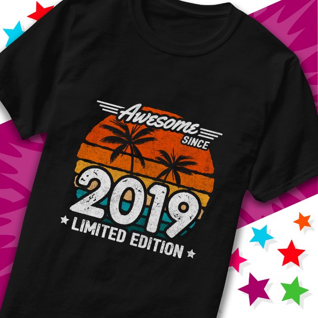 Född 2019 Begränsada utgåvan Retro Fantastisk seda T Shirt (Skapare uppladdad)