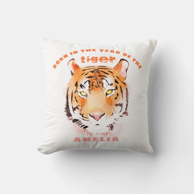 Född 2022 i Flicka Kudde (Framsida)