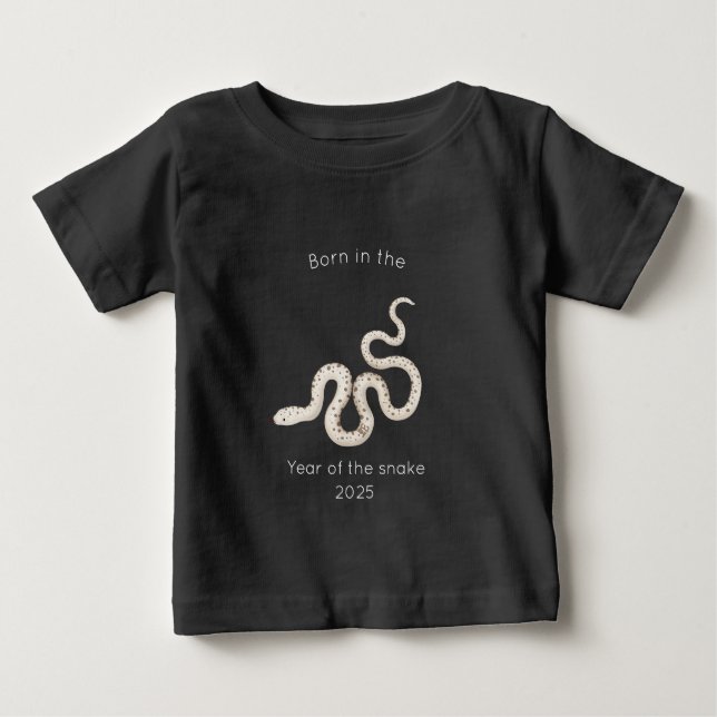 Född år svarta ormen t shirt (Framsida)
