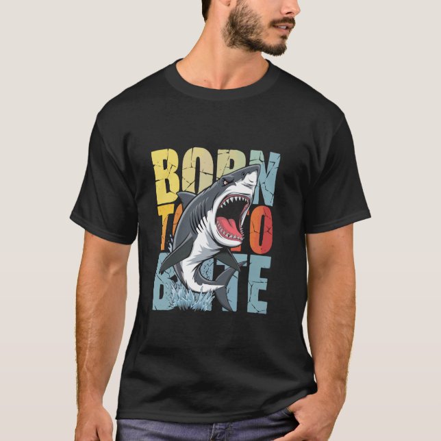 Född att bita Hajattack Grafisk design Pojkar Flic T Shirt (Framsida)