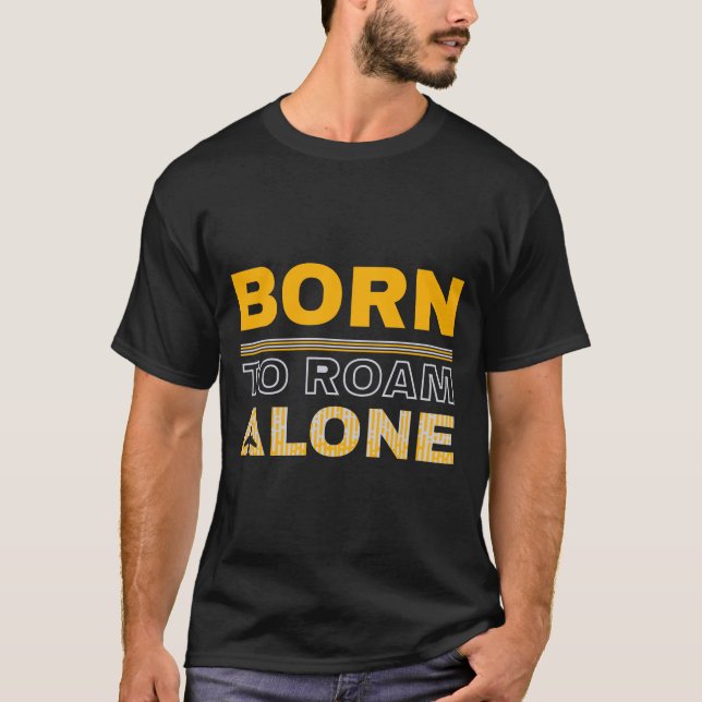 Född att Vandra Ensam Resa T-Shirt (Framsida)