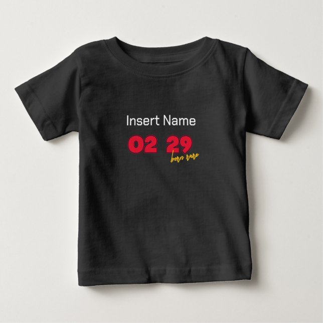 Född den 29 maj 2002, Sällsyntet baby T Shirt (Framsida)