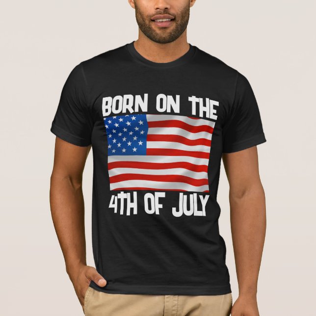 FÖDD DEN 4 JULI BIRTHDAY T-SHIRT (Framsida)