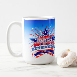 Född den 4 juli Grattis på födelsedagen Kaffemugg