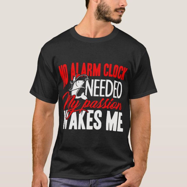 Född För Att Fiska Tvungen Att Arbeta T Shirt (Framsida)