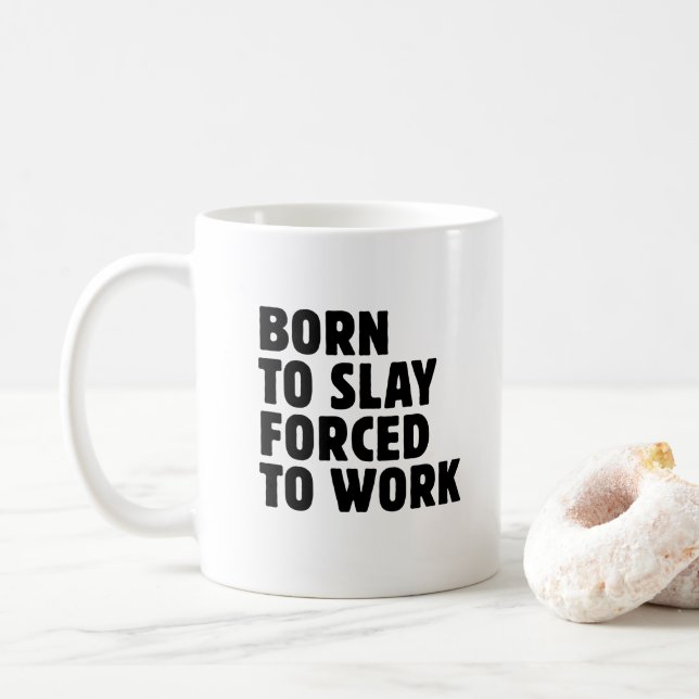 Född För Att Förgöra Tvungen Att Arbeta Kaffemugg (Med munk)