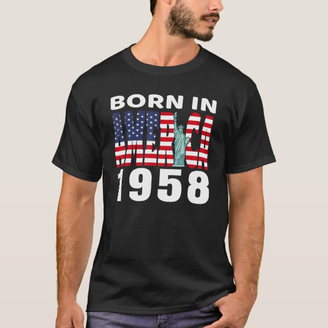 Född i Amerika 1958 Frihetsgudinnan USA flagga T Shirt (Framsida)