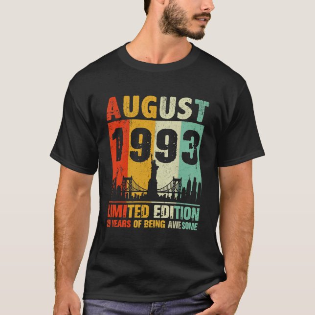 FÖDD I AUGUSTI 1993 BIRTHDAY BEGRÄNSAD EDITION YEA T SHIRT (Framsida)
