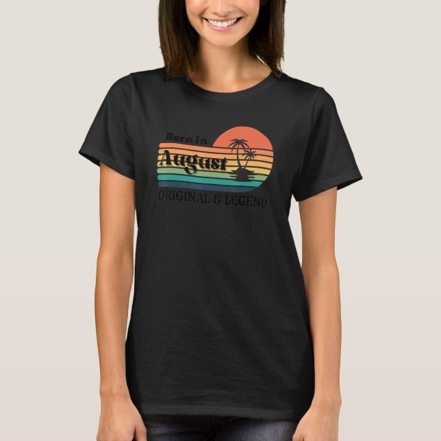 Född i augusti Original & Legend Birthday T Shirt (Framsida)