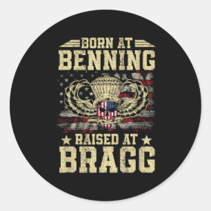 Född i Ft Benning Razed Fort Bragg Airborne Vete Runt Klistermärke