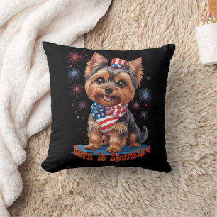Född i Gnistra - Cute Yorkie 4 juli Patrioti Kudde