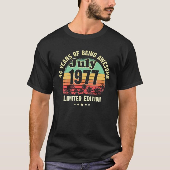 Född i juli 1977 44 år Begränsad födelsedagskalend T Shirt (Framsida)