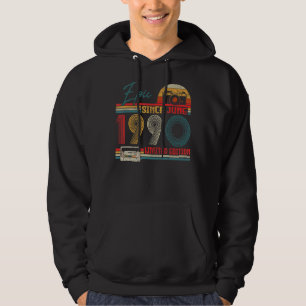 Född i juni 1990 Epic sedan juni 1990 32 år Hoodie