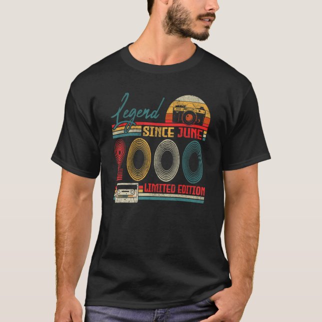 Född i juni 2000 Förklaring sedan juni 2000 22 år  T Shirt (Framsida)
