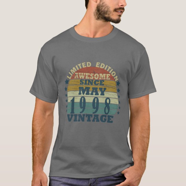 Född i maj 1998 födelsedagspresent t shirt (Framsida)
