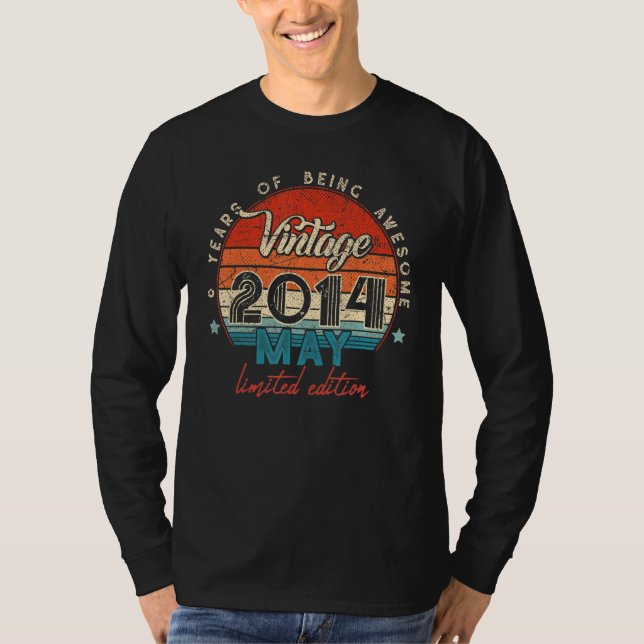Född i maj 2014 8:e födelsedagen 8 år gammal t shirt (Framsida)