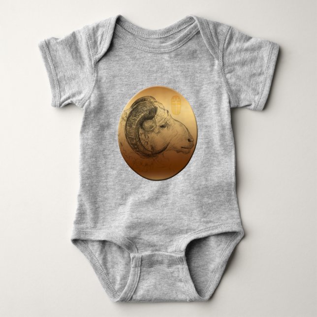 Född i Ram Chinese Year Zodiac Baby Bodykostym Tee (Framsida)