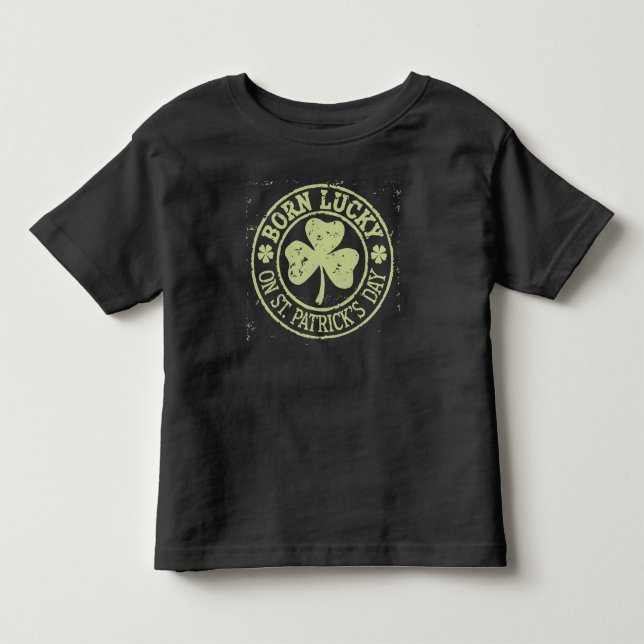 Född Lucky på St Patrick's Day irländska födelseda T Shirt (Framsida)