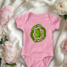Född Lycklig på St Patricks Dag Babyflicka Kroppss