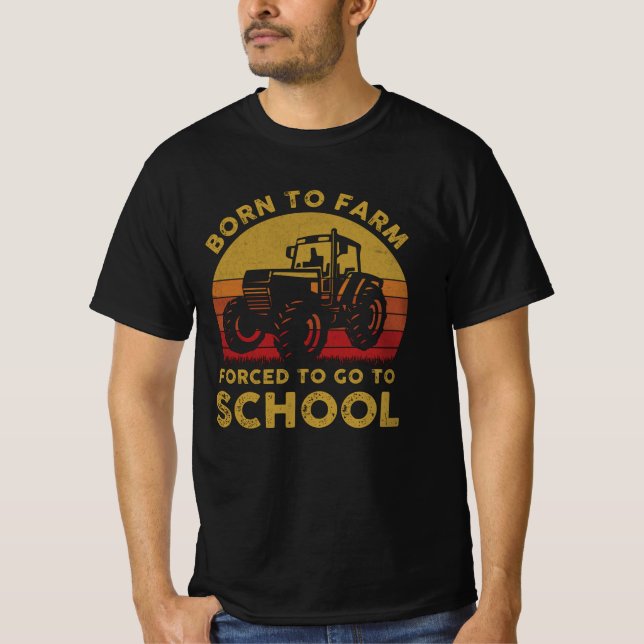 Född på en gård som tvingats gå till skolan t shirt (Framsida)