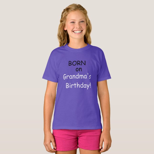 Född på mormors födelsedag T-shirt för barn (Hel framsida)