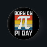 Född på Pi Day Birthday Math Mathematics Knapp<br><div class="desc">Född på Pi Day Birthday Math Mathematics</div>
