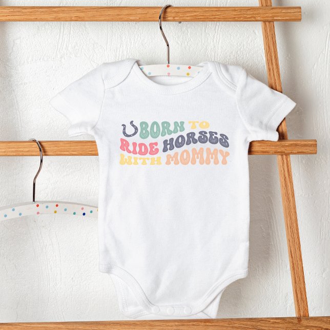 Född på rytthästar med Mamma Roligt Equestrian T Shirt (Skapare uppladdad)