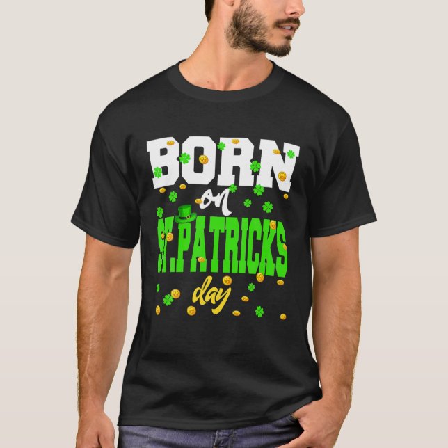 Född på St patrick's day och i Grattis på födelsed T Shirt (Framsida)